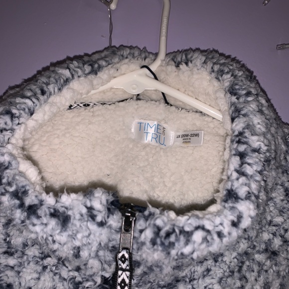 Sherpa Quarter Zip - Picture 2 of 3